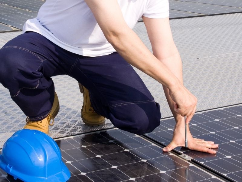 installation panneaux photovoltaïques sur toit